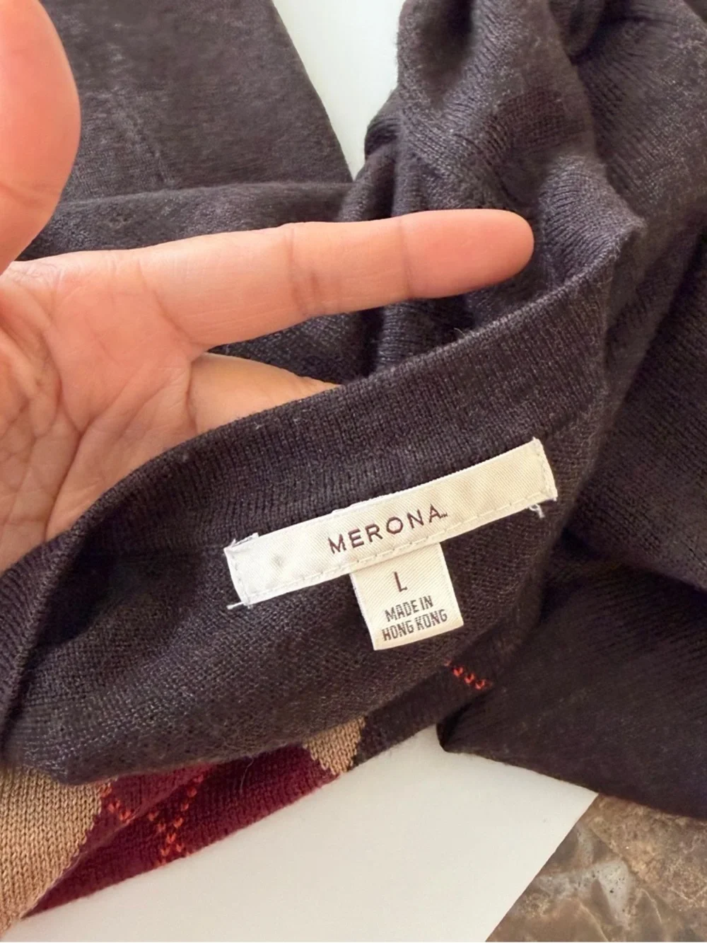 Merona 100% Merino Wool Argyle V-Neck Sweater Large.